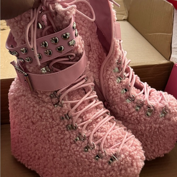 Dolls Kill furry platform boots size 7 - Picture 3 of 6